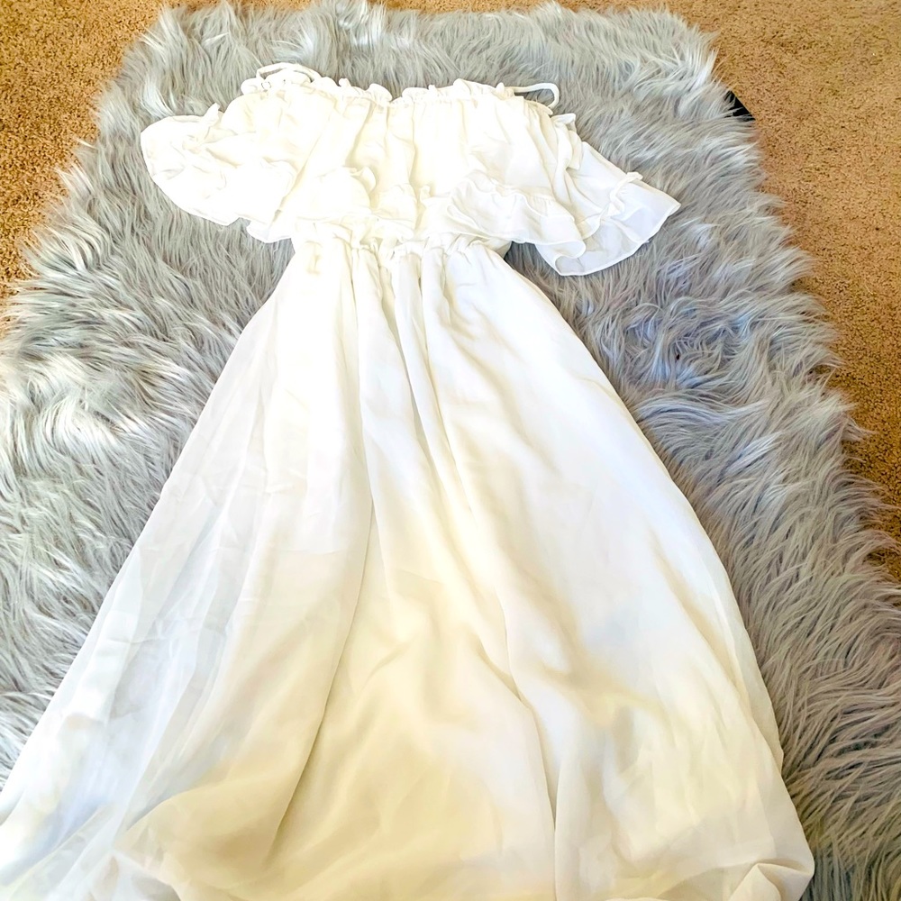 New Maxi. Never wear. Pet free- Smoke free.